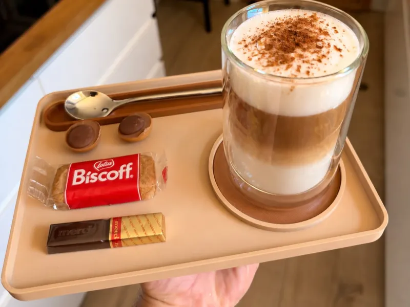Moderne Kaffeestation Tassen & Löffelablage