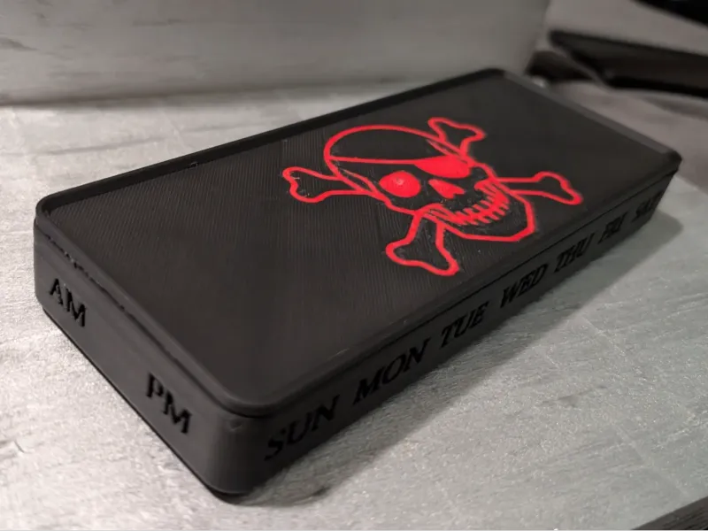 7 day Pill Planner - Skull and Crossbones