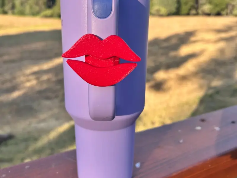 Kiss Clip Charm