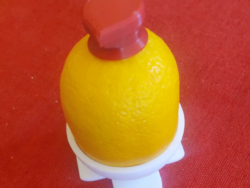 Citrus juicer with base