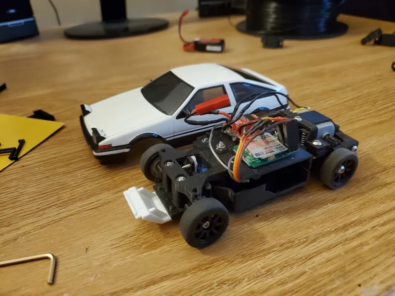 Chassi de Carro RC 1:28 Impresso em 3D