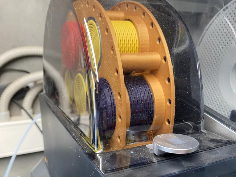 Cilica spool container holder for dryer