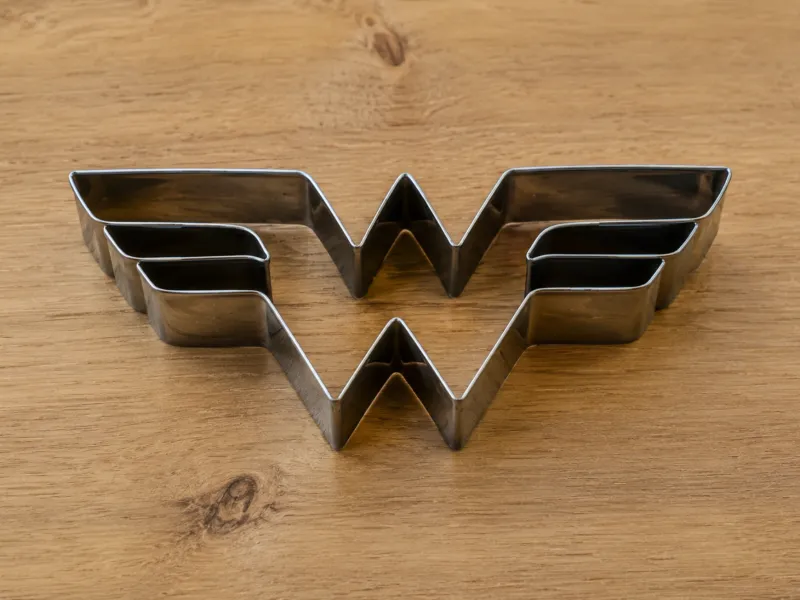 Cortante logo Wonder Woman