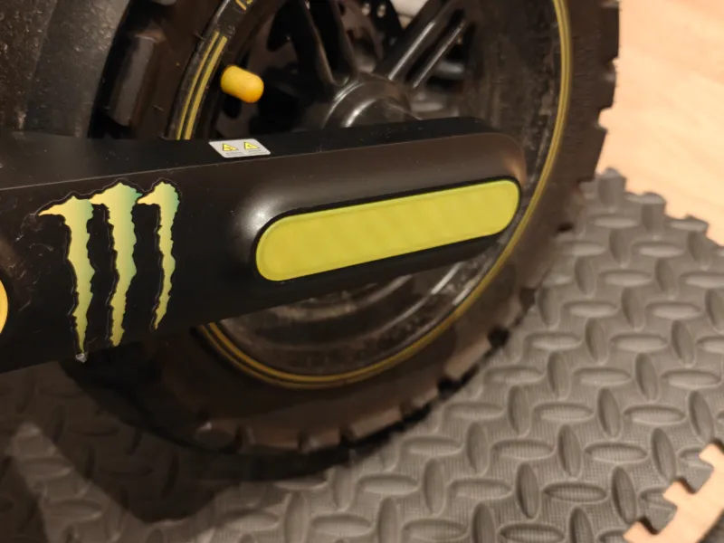 Xiaomi 6 Ultra – Front Swingarm Reflector