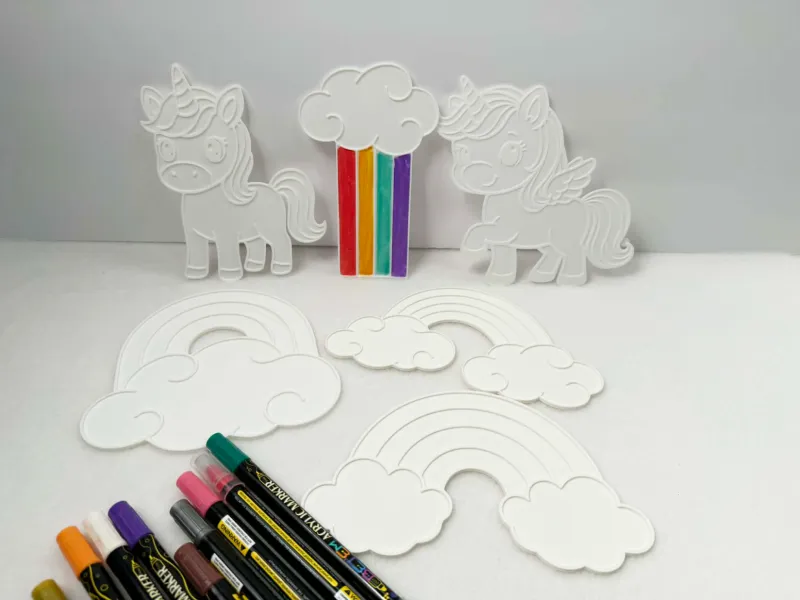Piatti da Colorare con Arcobaleno e Unicorno