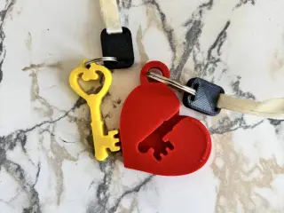Mother’s Day Keychain – Heart & Key Set
