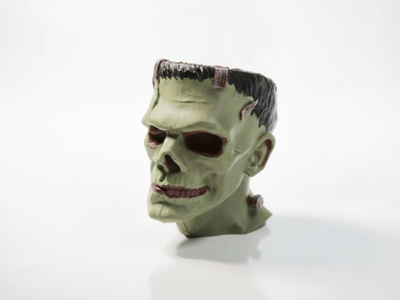 Scultura del volto di Frankenstein con metà teschio stampabile in 3D