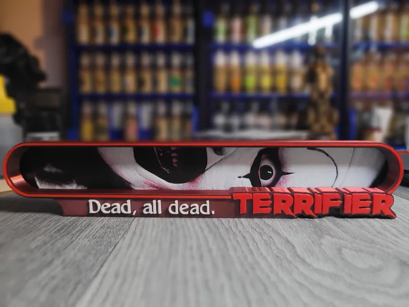 Letrero con el logotipo de la película Terrifier Art the Clown