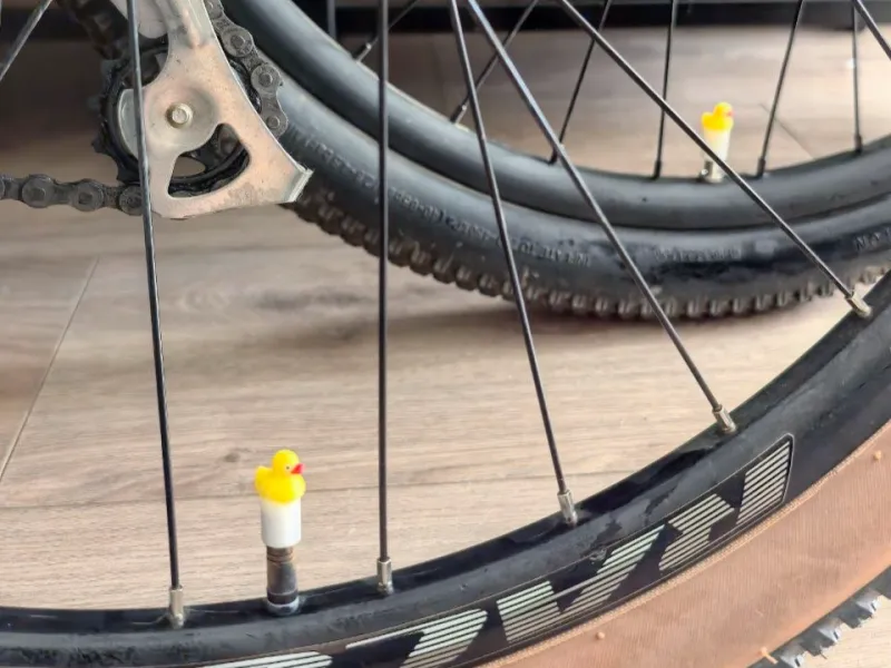 Tapa de válvula de bicicleta de pato MINI (Schrader Presta)