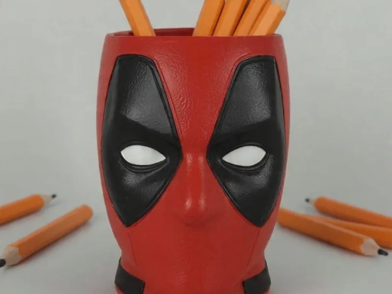 Vaso e organizzatore da scrivania a forma di busto di Deadpool