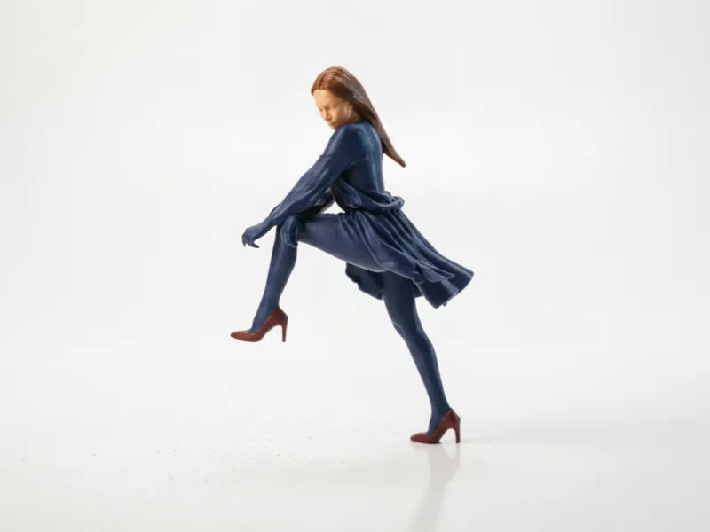 Figurilla de Mujer con Pierna Levantada Arte Femenino Imprimible en 3D
