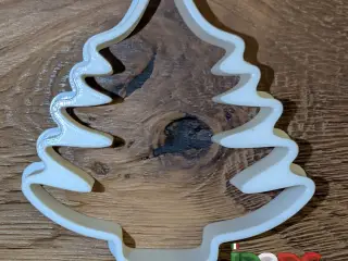 Christmas Tree Cookie Cutter Set: Ornaments vs Smooth