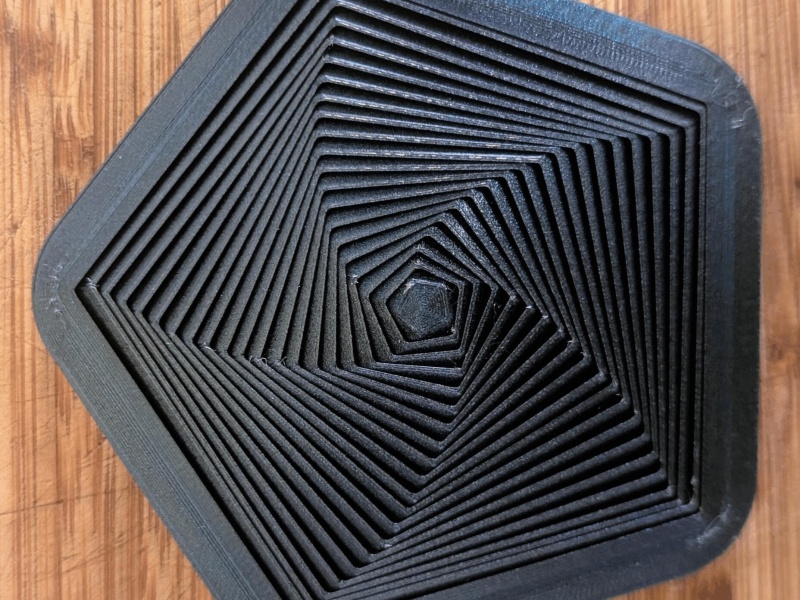 مجموعة حوامل أكواب هندسية للعب