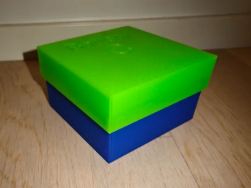 9x C Battery Organizer Box with Double-Walled Lid