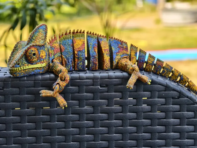 Cameleon articulat realist
