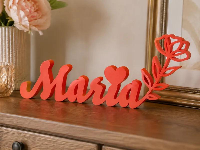 Dekorativer Name „Maria“ mit Blume und Herz | 3D-Deko
