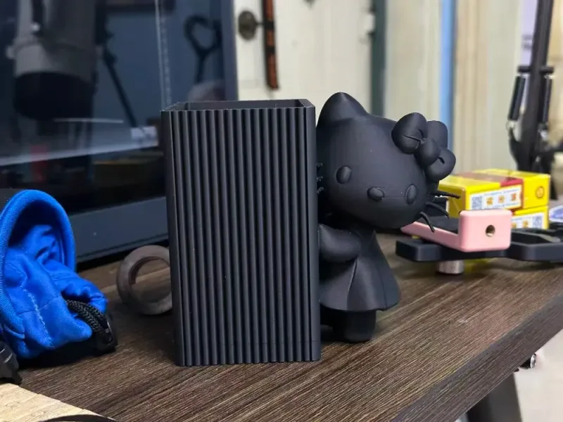 黑皮kt笔筒