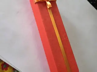EMPTY PRANK GIFT BOX WITH NOTHIN WRITTING