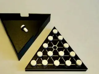 Peg Solitaire game, hra