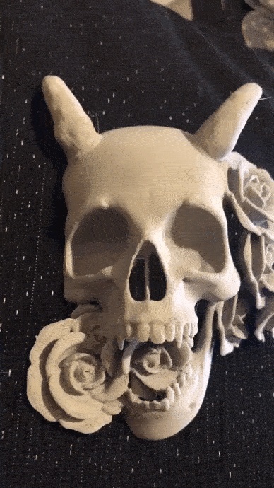 Calavera diablo con rosas