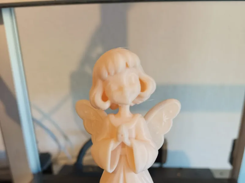 小さな天使の像