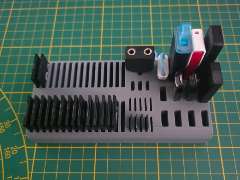 Suporte Multiarmazenamento – SD, microSD, USB-C, USB e Jack