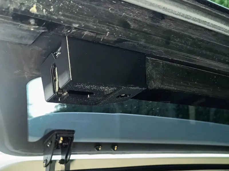 Tampa de proteção da trava da tampa traseira do hardtop Mitsubishi L200