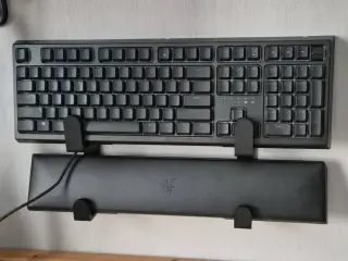 Keyboard wall mount