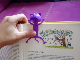 🐱📖 Funny Cat Bookmark