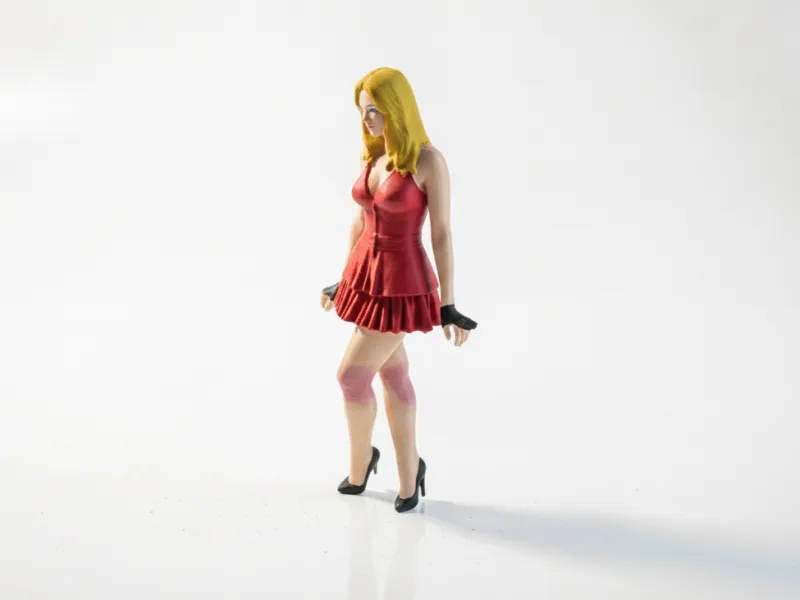Figurine de dame en pose, figure féminine imprimable en 3D