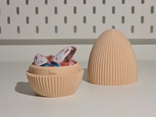 Twist snap egg containers