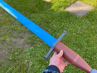 Extendable, retractable, collapsing long sword