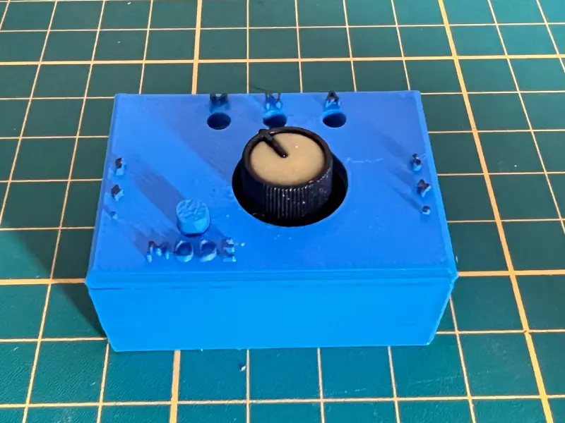 Servo tester with plugs in the middle on both sides