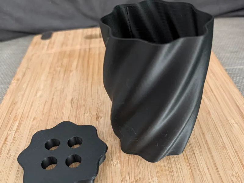 Toothbrush Holder "Twist" with Hole Lid