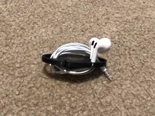 earphone holder