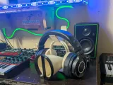 Headphone to Speaker Conversion Stand-0