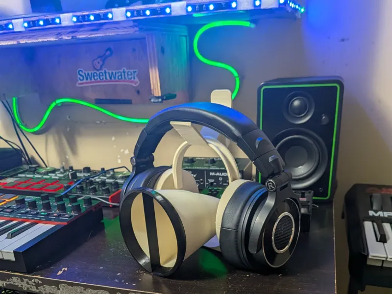 Headphone to Speaker Conversion Stand