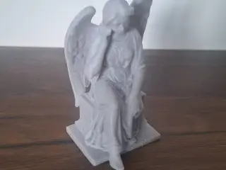 Statue in the shape of an angel