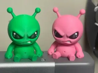 Gremlin de bureau grumpy alien (codebrain Forge)