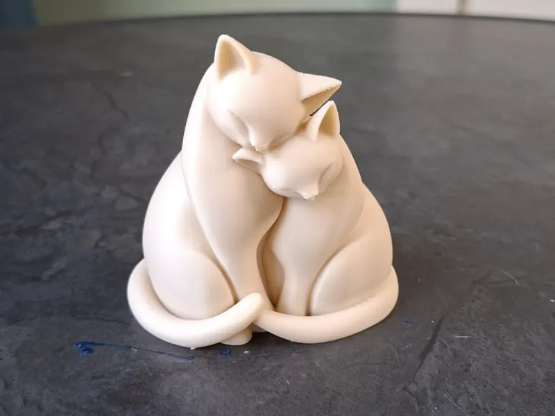 Coppia di Gatti Affettuosi – Scultura di Gatti che si Abbracciano
