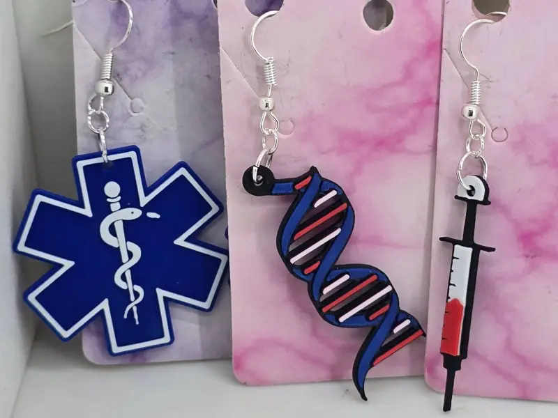 Caducée, ADN, boucles d'oreilles seringue