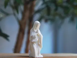 Mary Praying - Nativity Scene Mini