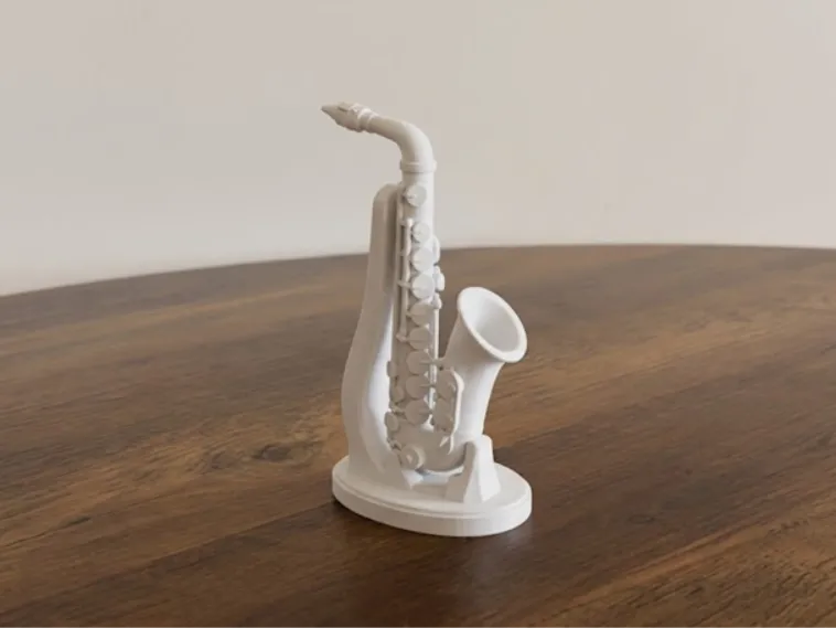 展示スタンド付きサックス - 楽器装飾