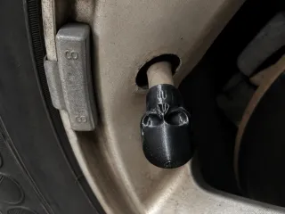 Skull Tire Valve Cap / Car Air Cap / Tapón de Cráneo
