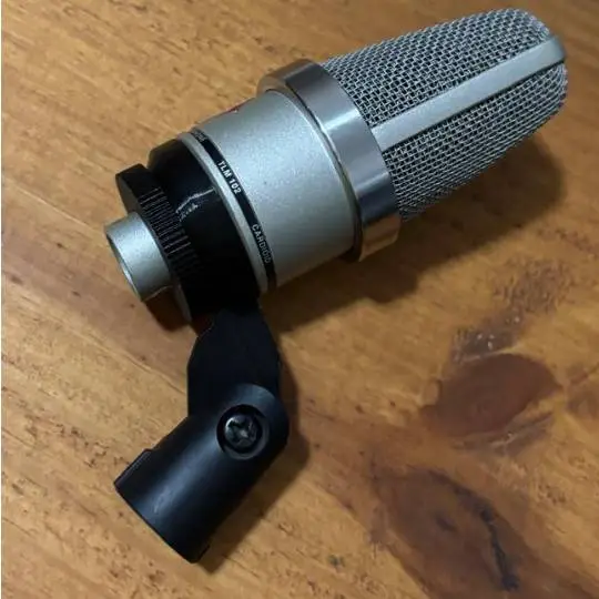TLM 102 mic holder