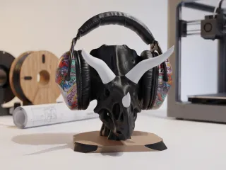 Jurassic Beats: Detailed Triceratops Skull Headset Holder