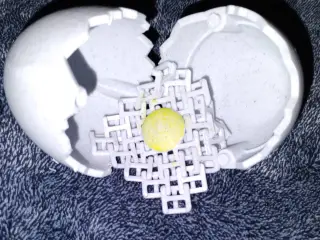 decoratable cracked egg with insides