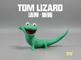 Tom Lizard waving hand