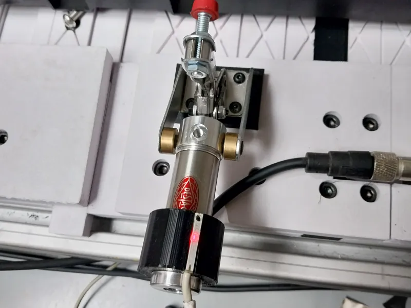 Bevestiging voor nabijheidssensor SVCDM9P aan pneumatische cilinder