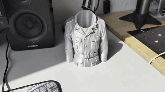 🪖 WWII German-Style Uniform Pen Holder – Decorative Print !